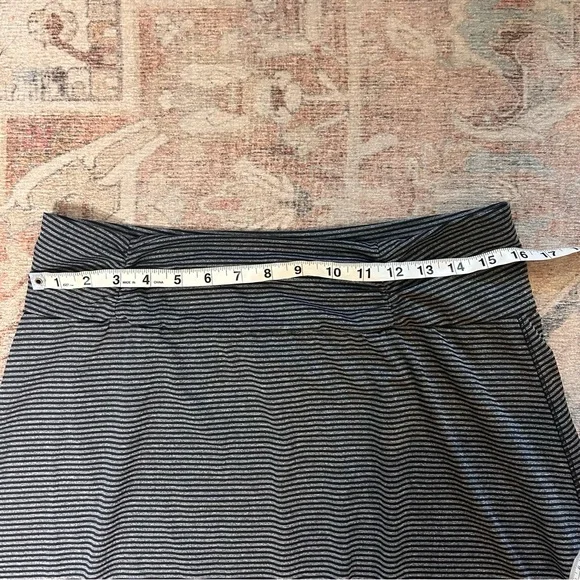 Tranquility Skirt Womans L Dark Gray Small Stripes  Shirt - Picture 5 of 8